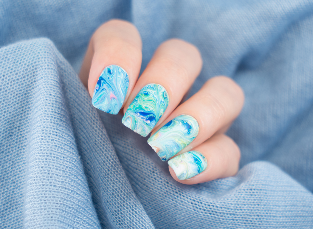 nail art hiver bleu