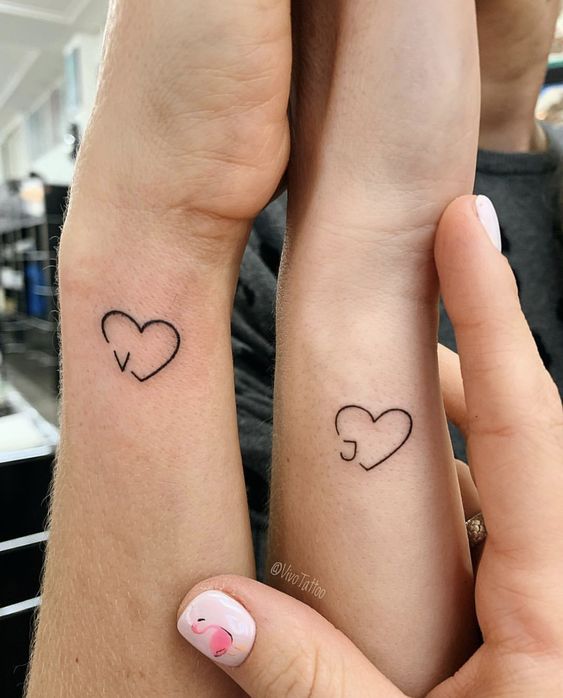 tatouage de couple coeur